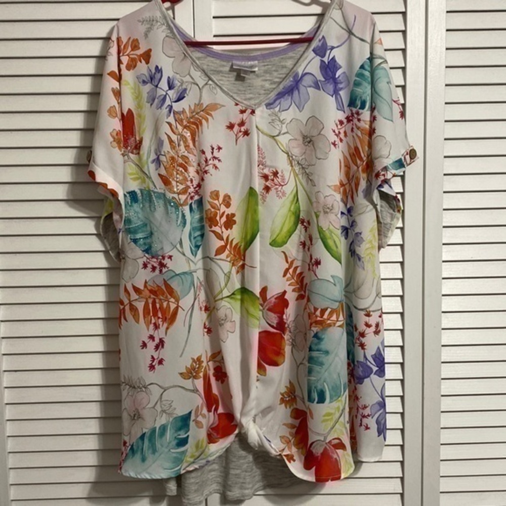 Avenue flowy floral shirt!!